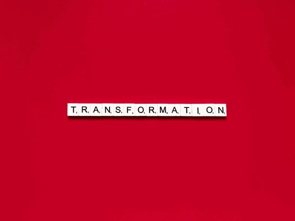 Comment le changement de destination d'un bâtiment agricole en habitation impacte-t-il le permis de construire?